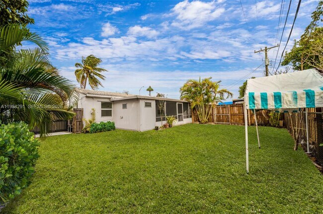 Building Photo - 27 Suffolk Ave