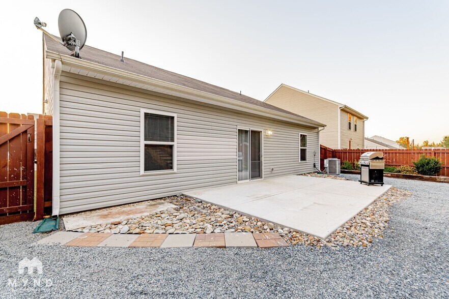 Building Photo - 7312 Amberly Hills Rd