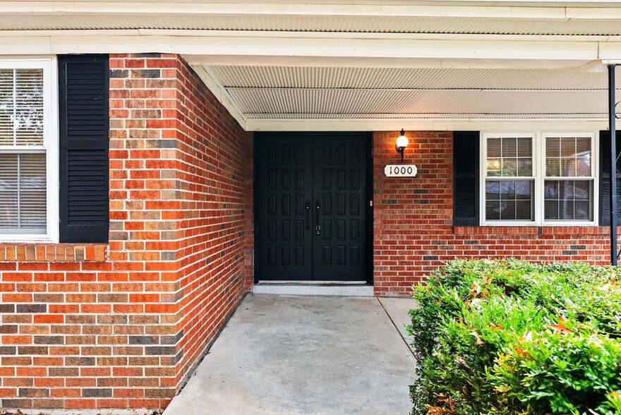 Building Photo - 1010 Providence Rd