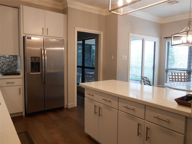 Building Photo - 9588 Doliver Dr