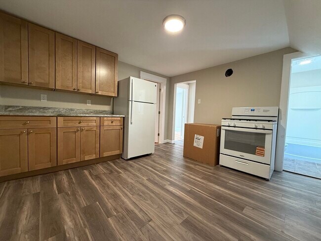 Building Photo - 11 Eureka St