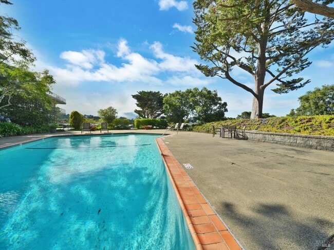 Building Photo - 367 Eden Roc Dr