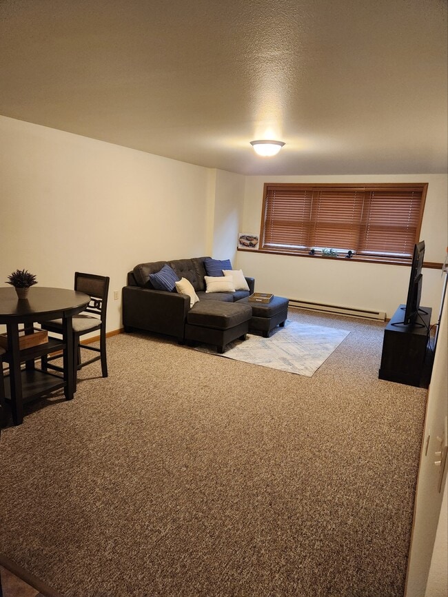 Building Photo - 4960 Service Dr