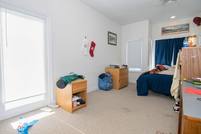 Building Photo - WOW!!  NO FEE!!!   BRIGHTON CENTER 3 BED/2.5 BATH WITH PARKING INCLUDED FOR JUNE 1ST!!