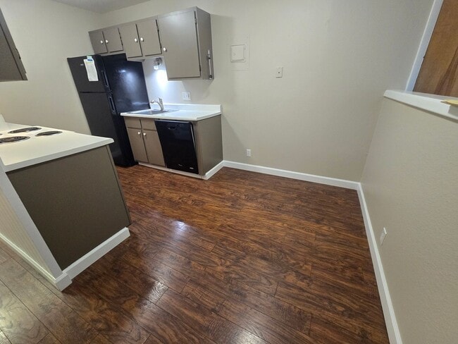 Building Photo - Sunny and Fresh One Bedroom Condo Available For Rent in Louisville!
