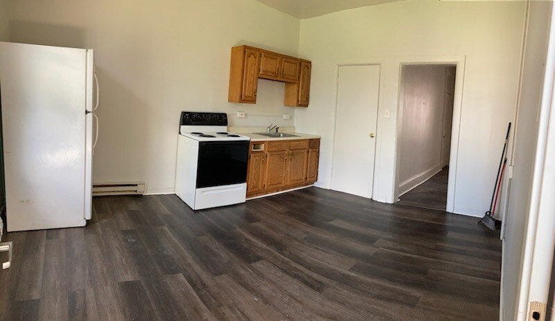 Building Photo - 27 S Locust St