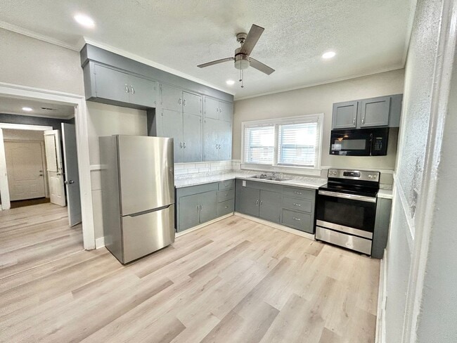 Building Photo - 2BR/1BA Home-Sweet-Home