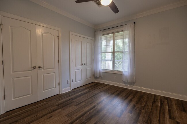 Building Photo - New special for move in!