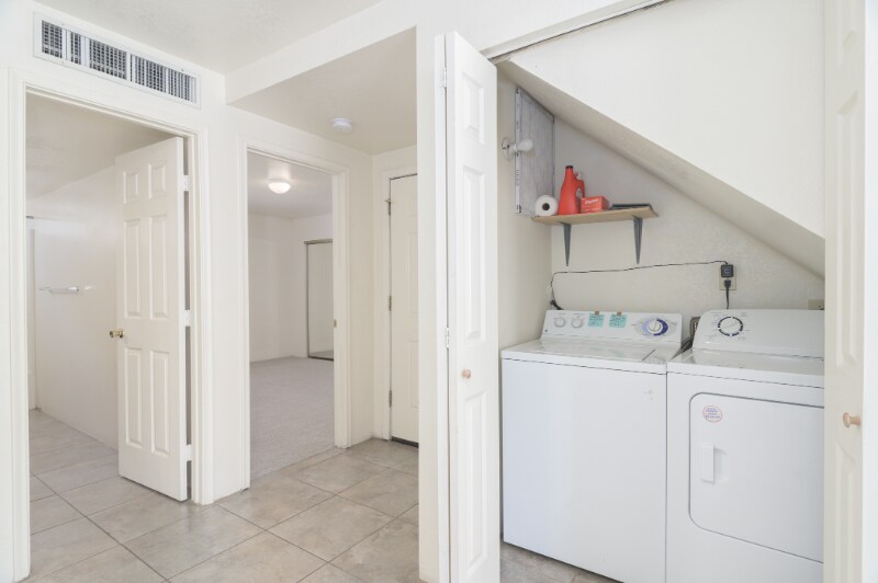 Building Photo - 1647 E Lester St