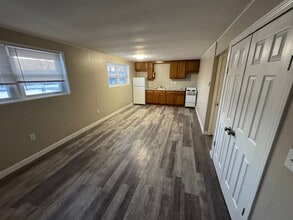 Building Photo - 101-103 Green Oaks Drive