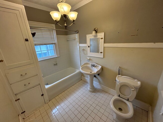 Building Photo - 3/2 House in Old East Rome $1,895