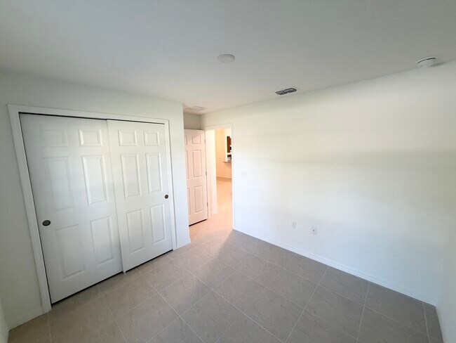 Building Photo - 2 Whee Pl