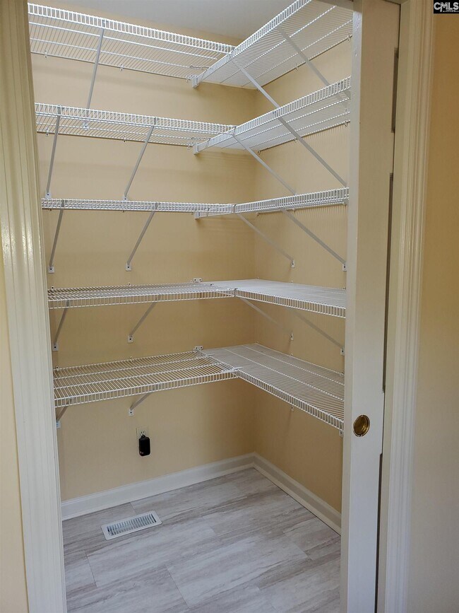 Building Photo - 700 Chester St