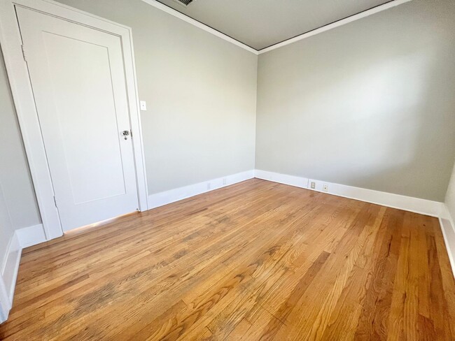 Building Photo - Pristine 3 Bedroom Craftsman House in Belm...