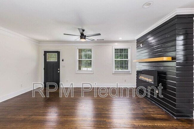 Building Photo - 1355 Westview Dr SW