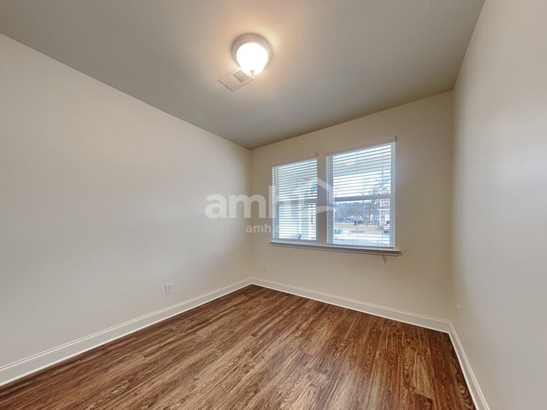 Building Photo - 509 Slew Dr