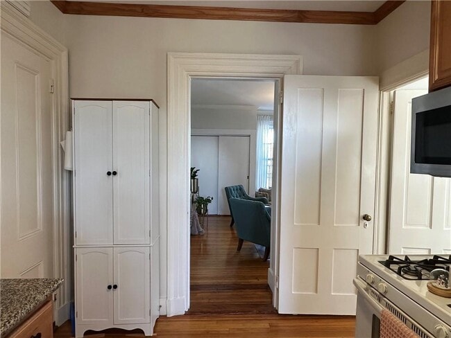 Building Photo - 5 Record St