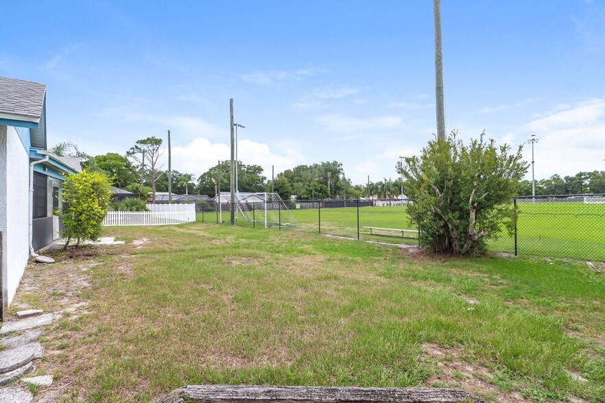 Building Photo - 2225 Hidden Meadows Dr E