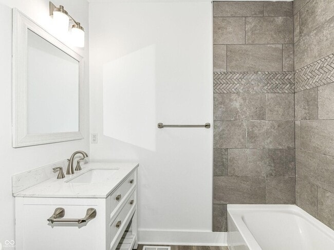 Building Photo - 2645 N College Ave