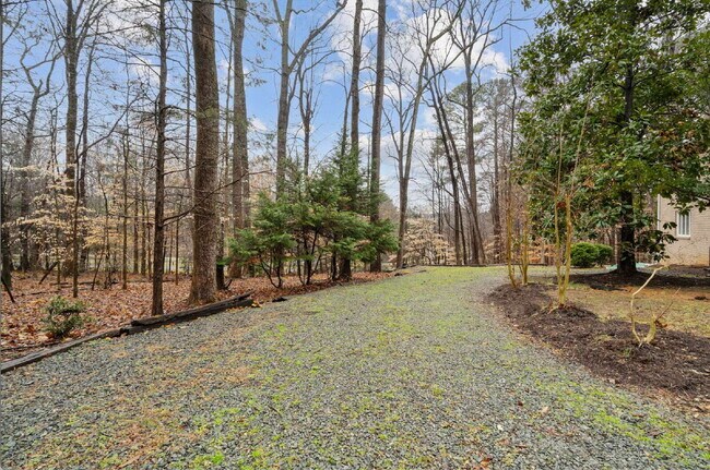 Building Photo - Two Bedroom Duplex with Bonus Room in Chapel Hill
