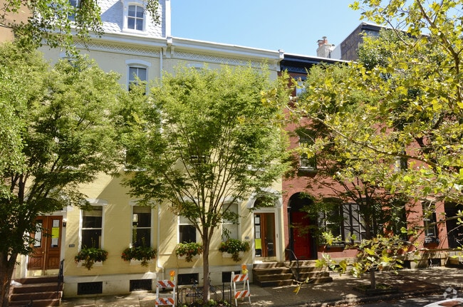 Building Photo - 2223 Spruce St