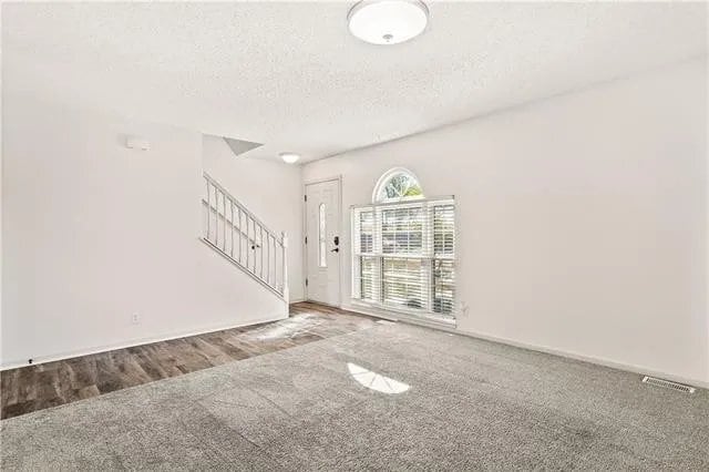 Building Photo - 215 Stonebridge Ln