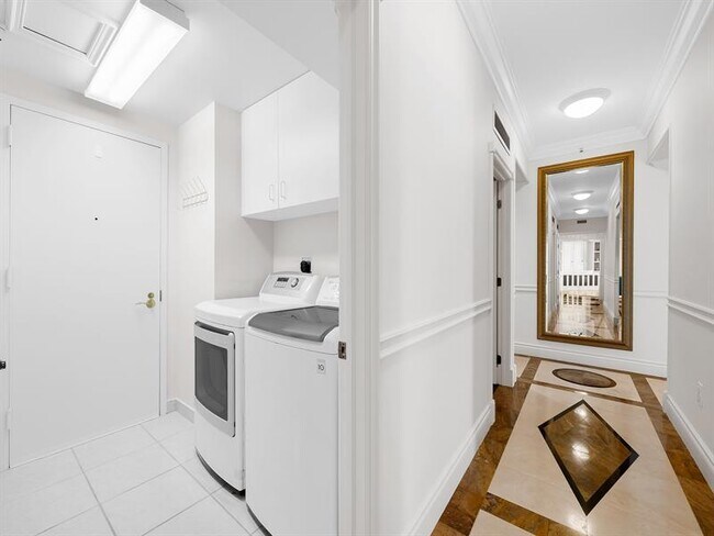 Building Photo - 3055 Harbor Dr