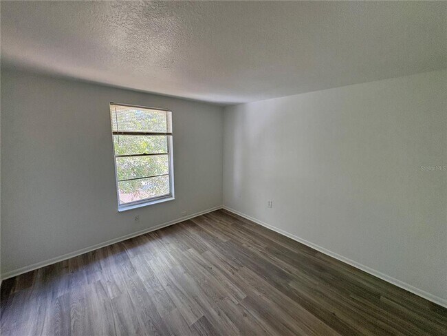 Building Photo - 305 57th Ave Dr E