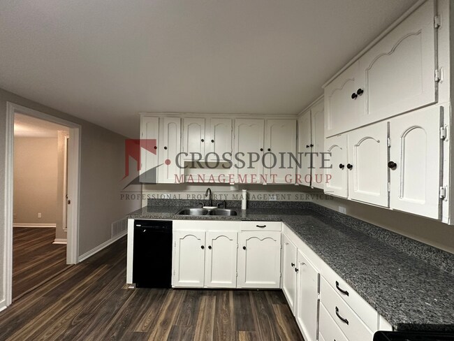 Building Photo - Available Now! 2 Bedroom 1 Bath Across fro...