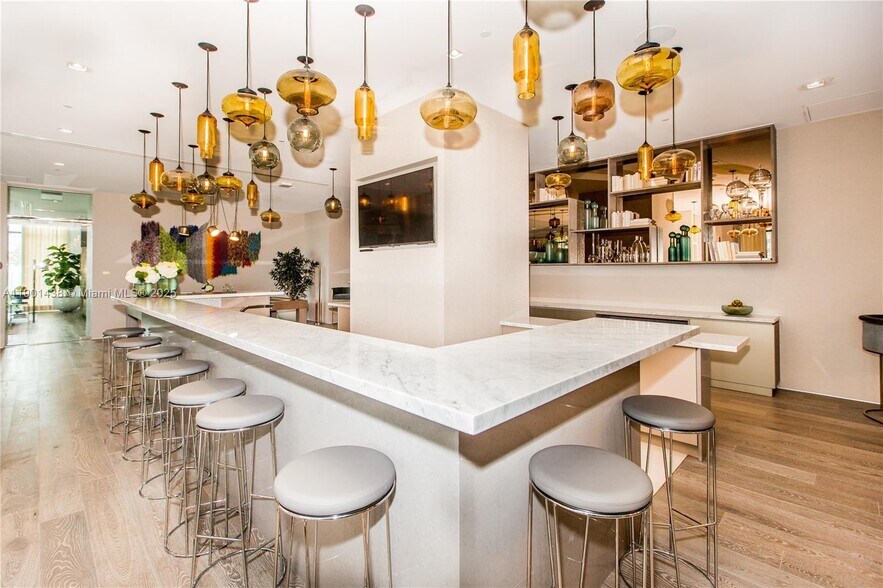 Building Photo - 650 NE 32nd St