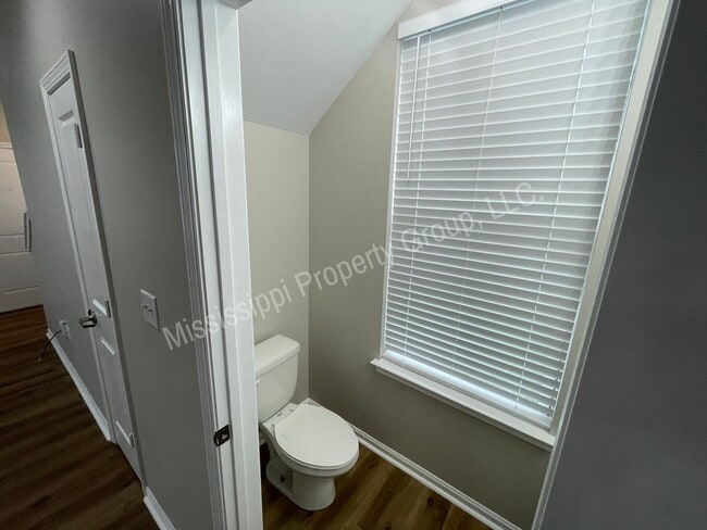 Building Photo - 3BD/3.5BA Available for Mid-August Move In