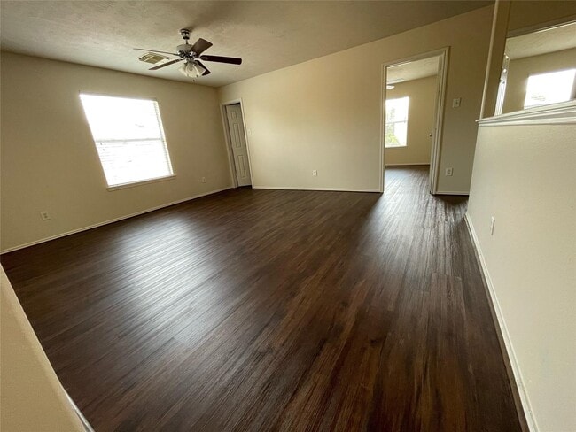 Building Photo - 10439 Falling Rapids Ct