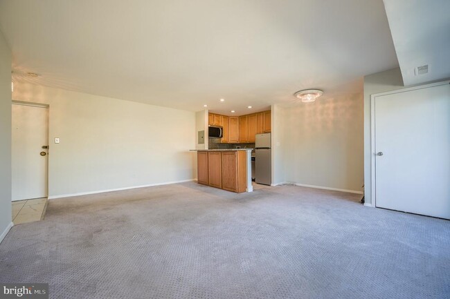 Building Photo - 6141 Leesburg Pike