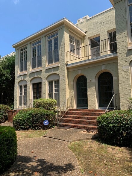 Primary Photo - 509 Thorn Pl