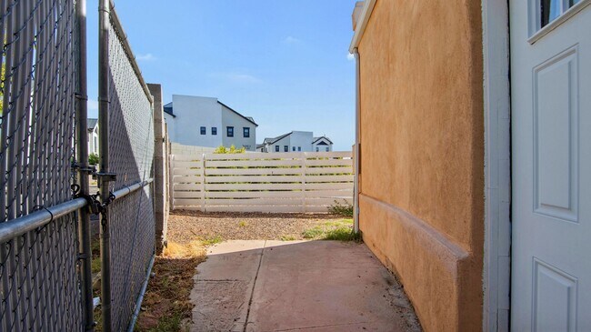 Building Photo - 2929 N 55th Pl