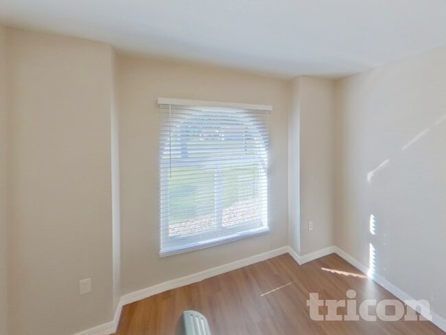 Building Photo - 184 Jennifer Dr