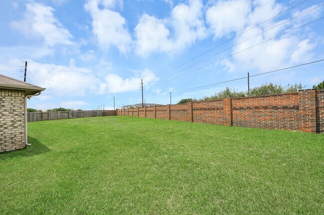 Building Photo - 22939 San Giorgio Ct