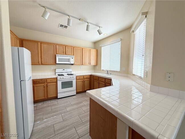 Building Photo - 9289 Mandeville Bay Ave