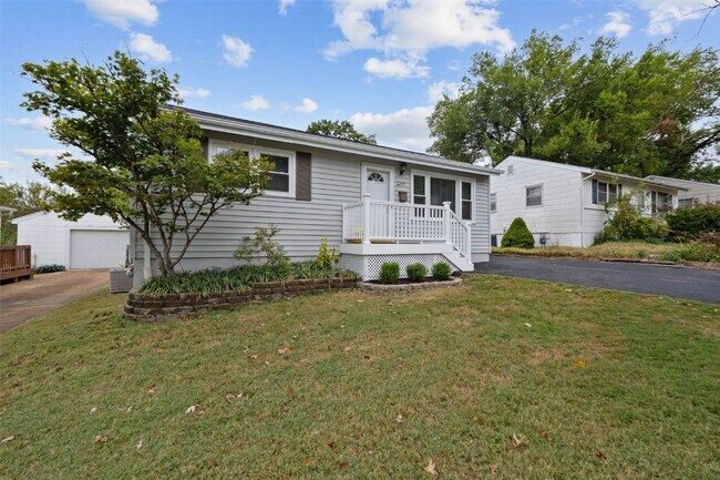 Building Photo - 417 Chamberlin Dr