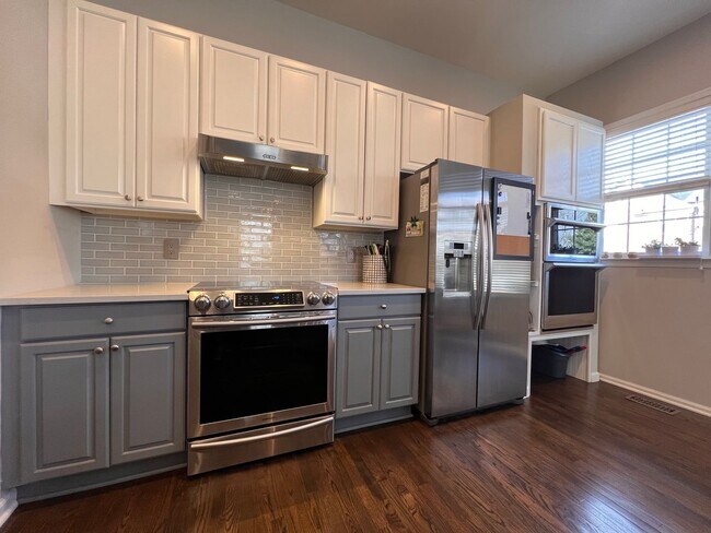 Building Photo - Heart's Desire End Unit Townhome 2700+ SqFt - Lowes Island