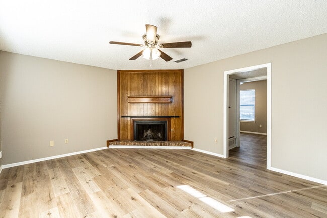 Building Photo - Great Space, Fresh feel!