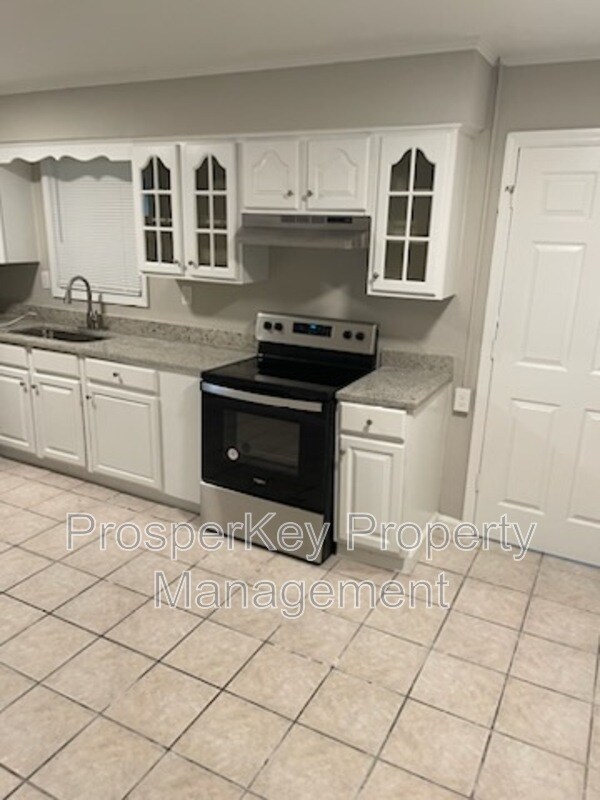 Building Photo - 615 Buford Dr