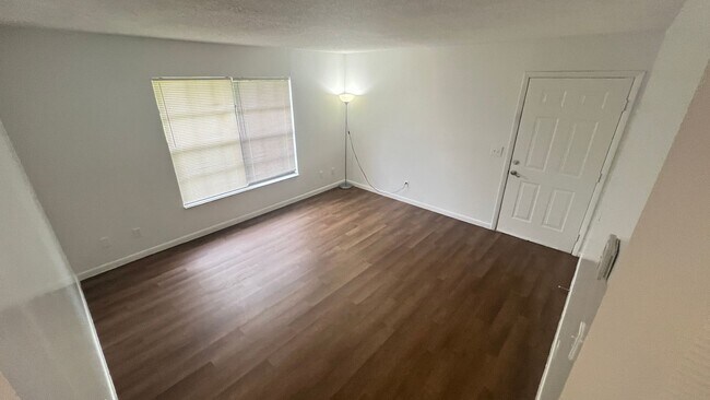 Building Photo - 2/2 Quiet and Cozy Palm Bay Unit AVAILABLE NOW! - $300 DISCOUNT AVAILABLE!