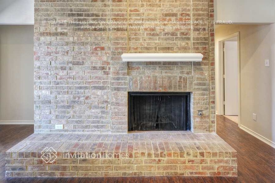 Building Photo - 1711 St James Dr
