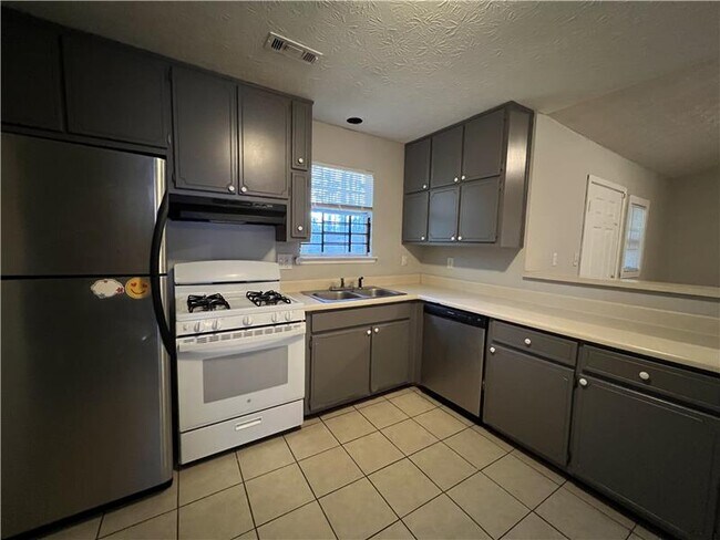 Building Photo - 2580 Teakwood Ln