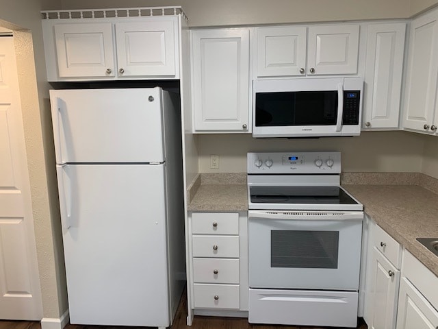 kitchen - 1668 Brownstone Blvd