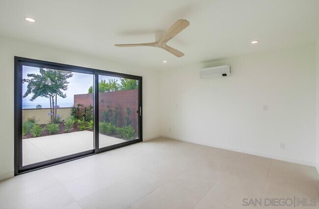 Building Photo - 14066 Crest Way