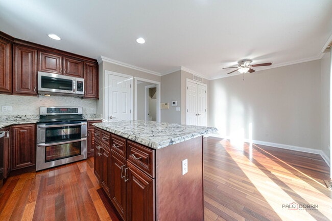 Building Photo - 18599 W Sterling Ct