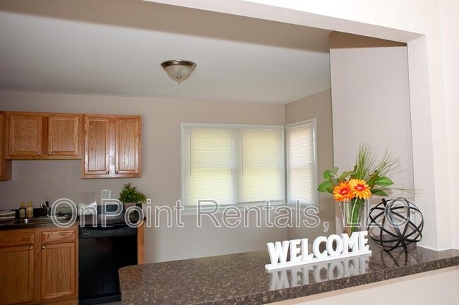 Building Photo - 331 Radcliff St