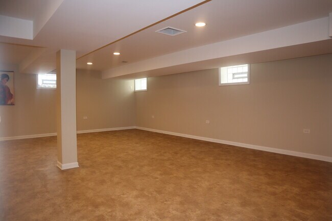 Building Photo - 3112 W 101st Pl